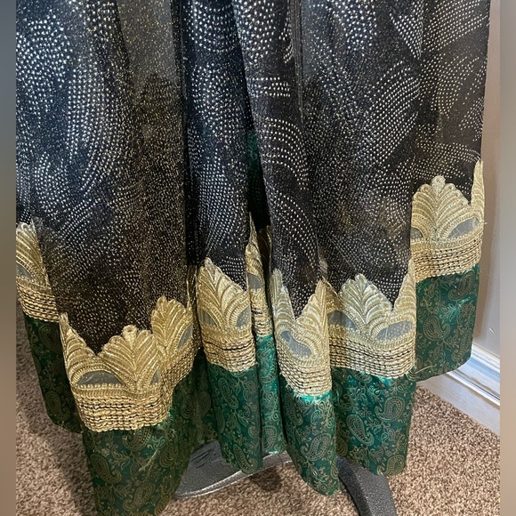 Beautiful Arabian kaftan gold, green and black dress, matching pants - Picture 15 of 16
